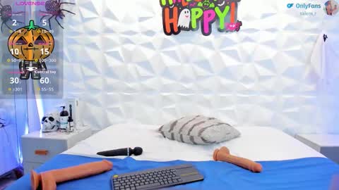 Snapshot of salem_rose01 chatting on 10/23/25, 02:00 salem_rose01 online show from 10/23/25, 02:00