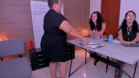 Snapshot of salem_rose01 chatting on 11/15/25, 02:09 salem_rose01 online show from 11/15/25, 02:09