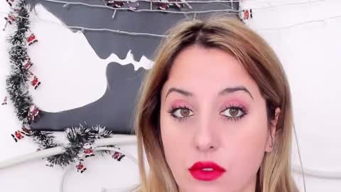 Snapshot of sallomewildee chatting on 12/17/24, 11:06 Sallome online show from 12/17/24, 11:06