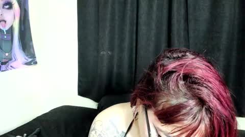 Snapshot of sally10_35 chatting on 11/14/25, 10:40 sally online show from 11/14/25, 10:40