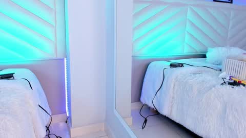  Sally White  online show from 02/06/25, 03:06