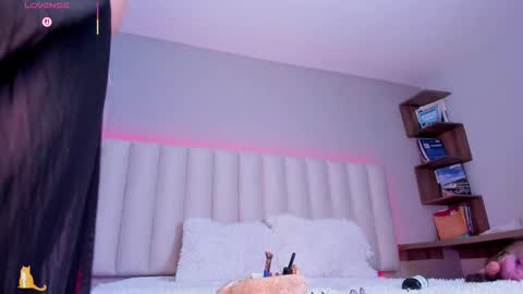  Sally White  online show from 09/18/25, 03:19