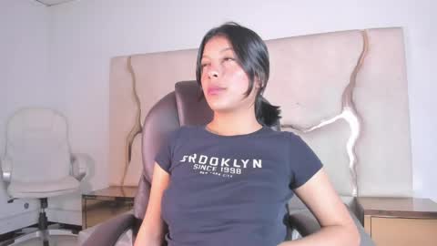 salmaportman_ online show from 05/15/26, 02:18