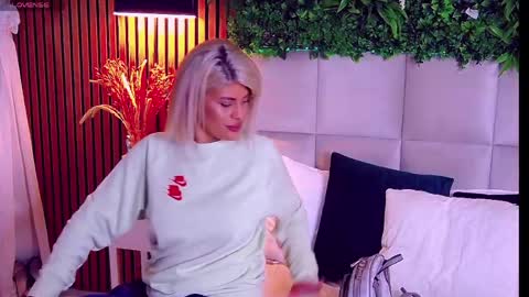 SalmaRoze online show from 04/30/26, 02:40