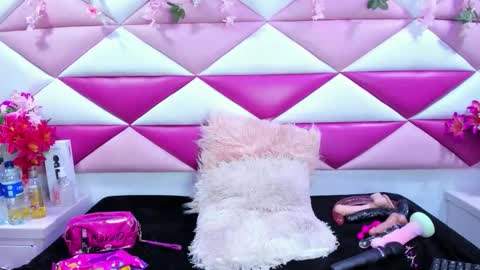 Snapshot of salmasantos chatting on 12/18/25, 02:39 salmasanto online show from 12/18/25, 02:39