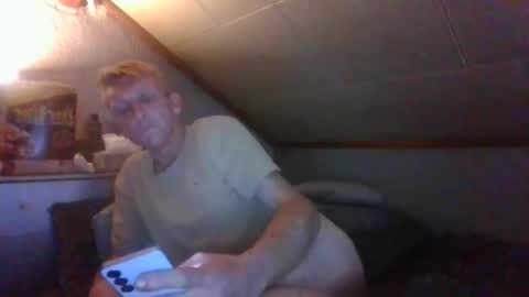 Snapshot of salmo6 chatting on 11/06/25, 01:39 salmo6 online show from 11/06/25, 01:39