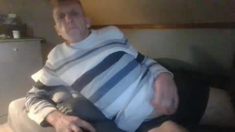 Snapshot of salmo6 chatting on 12/14/25, 11:59 salmo6 online show from 12/14/25, 11:59