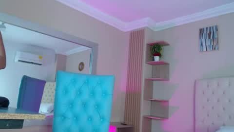 Snapshot of salome__2002 chatting on 06/11/26, 12:03 salome__2002 online show from 06/11/26, 12:03