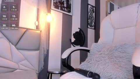 salome__evans online show from 12/04/24, 11:46