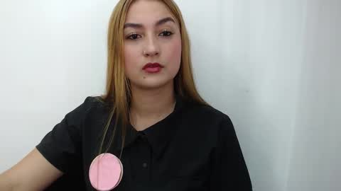 Snapshot of salome__lopez_ chatting on 11/07/25, 02:39 SALOME online show from 11/07/25, 02:39