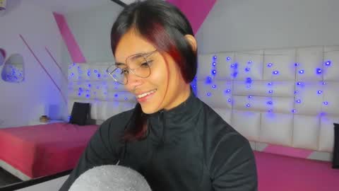 Snapshot of salome_rouse chatting on 10/03/25, 04:37 Salome Rose online show from 10/03/25, 04:37