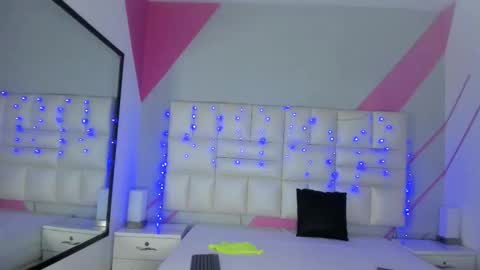 Snapshot of salome_rouse chatting on 10/10/25, 09:25 Salome Rose online show from 10/10/25, 09:25