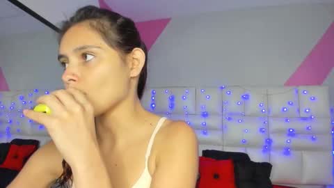 Snapshot of salome_rouse chatting on 10/15/25, 04:40 Salome Rose online show from 10/15/25, 04:40