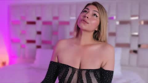 Snapshot of salomecooper_ chatting on 09/17/25, 01:35 Salome online show from 09/17/25, 01:35