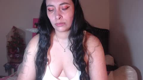 Snapshot of salomefox2 chatting on 01/23/25, 04:19 yenny online show from 01/23/25, 04:19