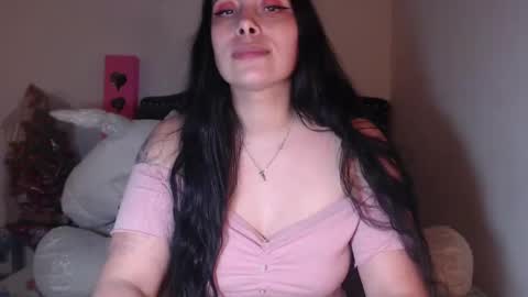 Snapshot of salomefox2 chatting on 02/02/25, 07:41 yenny online show from 02/02/25, 07:41