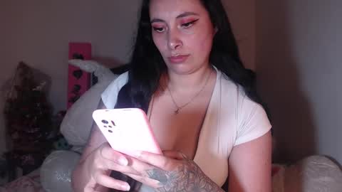 Snapshot of salomefox2 chatting on 02/09/25, 04:14 yenny online show from 02/09/25, 04:14