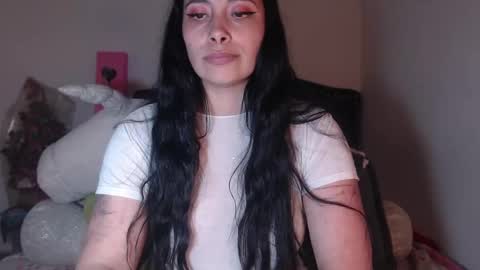 Snapshot of salomefox2 chatting on 02/19/25, 07:39 yenny online show from 02/19/25, 07:39