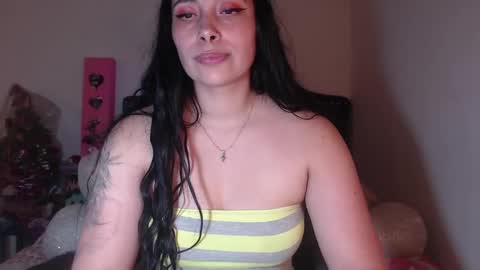 Snapshot of salomefox2 chatting on 02/23/25, 04:07 yenny online show from 02/23/25, 04:07