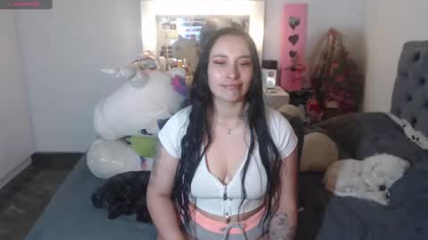 Snapshot of salomefox2 chatting on 09/11/25, 10:32 yenny online show from 09/11/25, 10:32