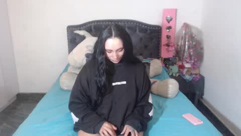 Snapshot of salomefox2 chatting on 10/05/25, 03:16 yenny online show from 10/05/25, 03:16