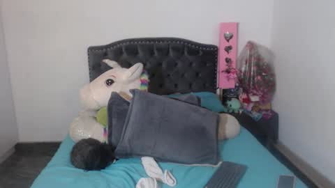 Snapshot of salomefox2 chatting on 10/09/25, 04:21 yenny online show from 10/09/25, 04:21