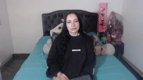 Snapshot of salomefox2 chatting on 10/18/25, 04:37 yenny online show from 10/18/25, 04:37