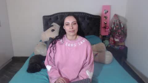 Snapshot of salomefox2 chatting on 10/24/25, 04:42 yenny online show from 10/24/25, 04:42