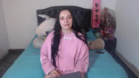 Snapshot of salomefox2 chatting on 11/12/25, 03:29 yenny online show from 11/12/25, 03:29