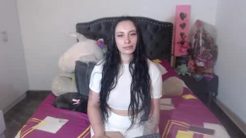 Snapshot of salomefox2 chatting on 11/17/25, 03:56 yenny online show from 11/17/25, 03:56