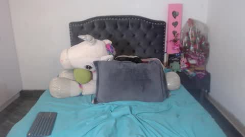 Snapshot of salomefox2 chatting on 11/22/25, 03:38 yenny online show from 11/22/25, 03:38