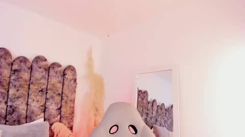 Salome online show from 10/15/25, 10:21