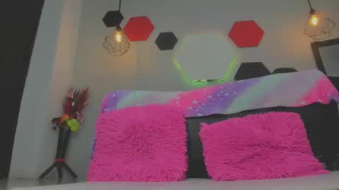 Snapshot of salomeswet chatting on 09/28/25, 03:45 martina online show from 09/28/25, 03:45