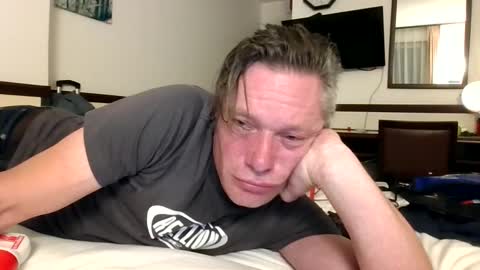 Snapshot of salsapaul chatting on 01/01/25, 10:00 salsapaul online show from 01/01/25, 10:00