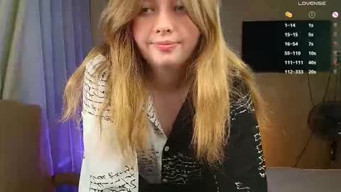 Snapshot of salut_love chatting on 10/17/25, 03:58 Ruby online show from 10/17/25, 03:58