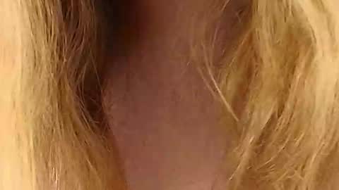 Snapshot of salut_love chatting on 10/22/25, 04:40 Ruby online show from 10/22/25, 04:40