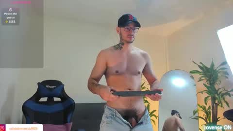 Snapshot of salvatore_costa chatting on 11/14/25, 03:49 Salvatore online show from 11/14/25, 03:49