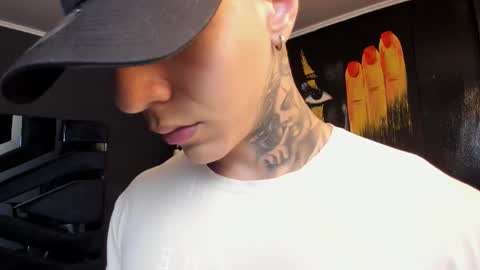 Snapshot of salvatore_damore chatting on 10/17/25, 05:37 SALVATORE online show from 10/17/25, 05:37