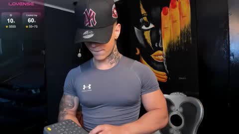 Snapshot of salvatore_damore chatting on 10/27/25, 05:50 SALVATORE online show from 10/27/25, 05:50