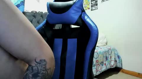 Snapshot of salvatore_dereck chatting on 02/19/25, 12:57   online show from 02/19/25, 12:57