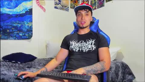 Snapshot of salvatore_dereck chatting on 10/04/25, 12:30   online show from 10/04/25, 12:30