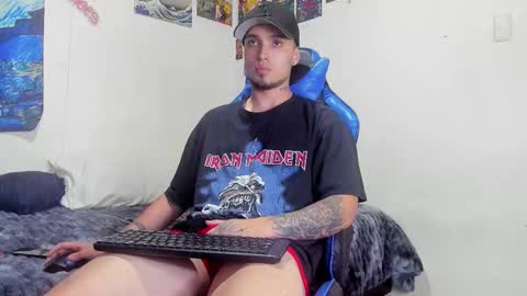 Snapshot of salvatore_dereck chatting on 10/17/25, 01:20   online show from 10/17/25, 01:20