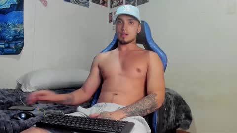 Snapshot of salvatore_dereck chatting on 10/27/25, 01:09   online show from 10/27/25, 01:09