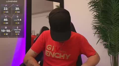 Snapshot of salvatore_muller chatting on 09/30/25, 11:43 Salvatore online show from 09/30/25, 11:43