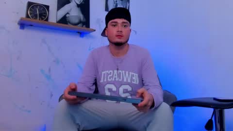 Snapshot of salvatore_muller chatting on 10/12/25, 06:23 Salvatore online show from 10/12/25, 06:23