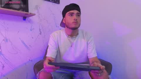 Snapshot of salvatore_muller chatting on 11/03/25, 09:59 Salvatore online show from 11/03/25, 09:59