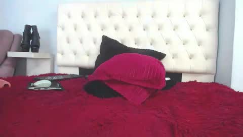 saly moon online show from 03/03/25, 10:52