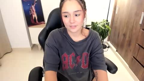 Snapshot of sam_cherry69 chatting on 11/22/25, 05:23 Samy cherry online show from 11/22/25, 05:23