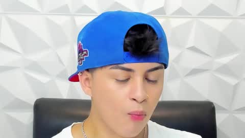 Snapshot of sam_daves_ chatting on 11/25/25, 02:17 Sam online show from 11/25/25, 02:17