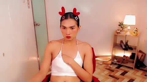 Snapshot of sam_mitinair chatting on 12/22/24, 12:16 sam online show from 12/22/24, 12:16